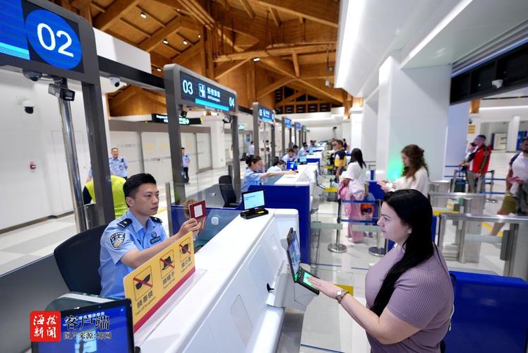 三亚凤凰国际机场口岸上半年出入境人数突破47.3万 口岸服务持续优化保障客流畅通